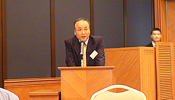 司会　同窓会副会長　原田