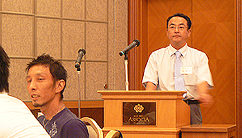 司会　同窓会副会長　林