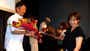恩師へ花束贈呈