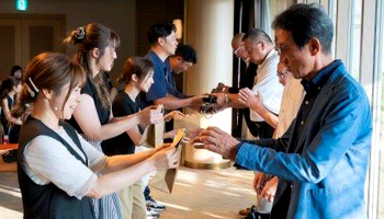 恩師へ花束贈呈